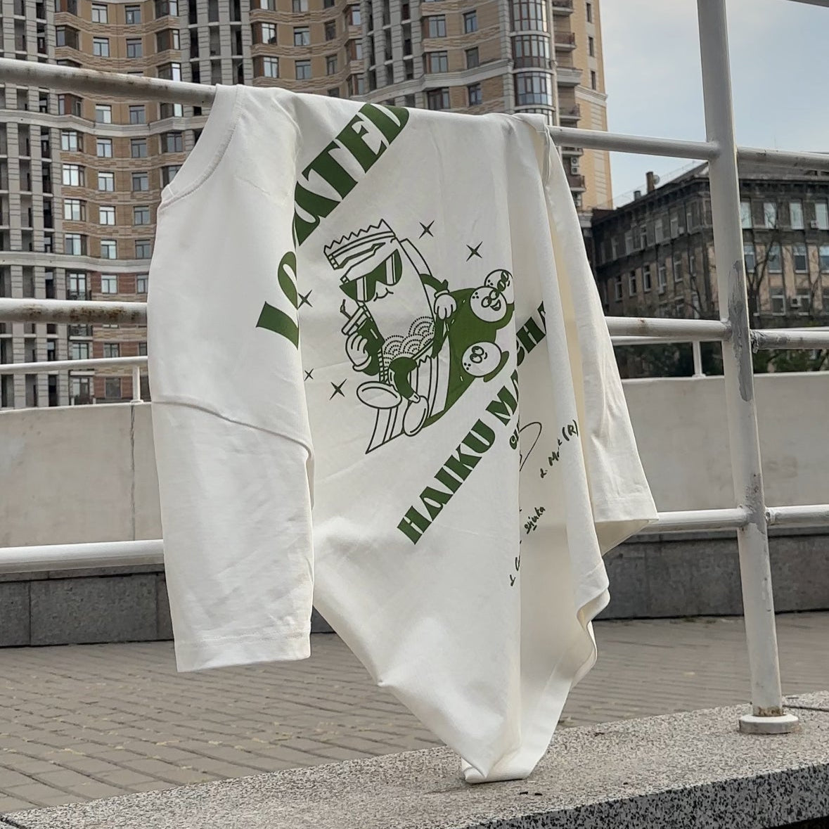 Футболка в колаборації Haiku & Located
